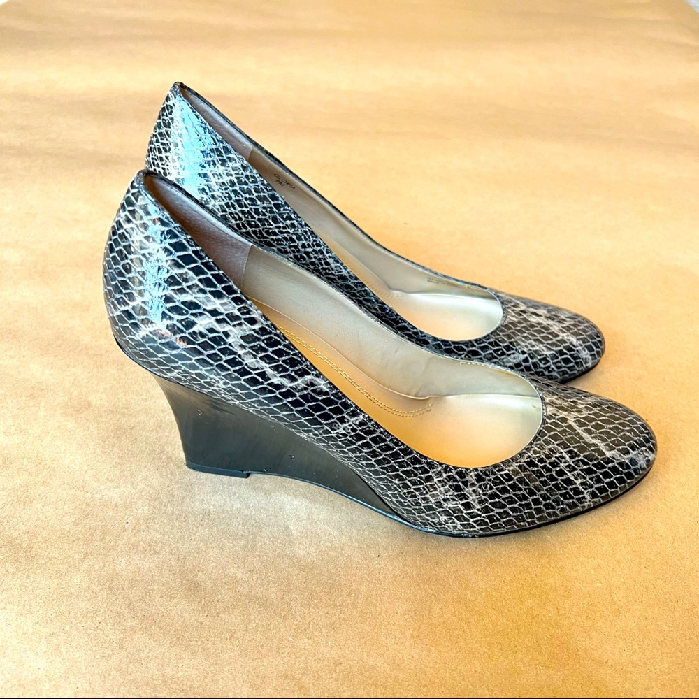 Ellen Tracy Gloria Leather Snakeskin Print Wedge